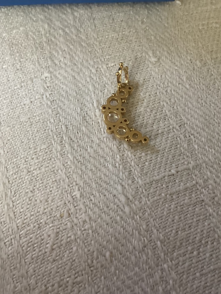 Temple St Clair Pendant 1700$
